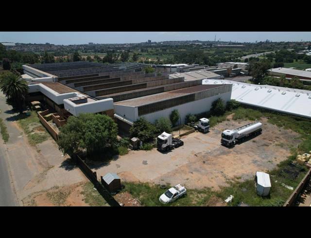 8,651M² WAREHOUSE FOR SALE IN STORMILL